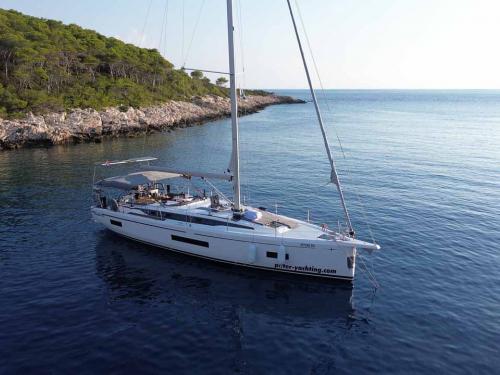 Yacht Bavaria 46 Cruiser Yachtcharter in Trogir