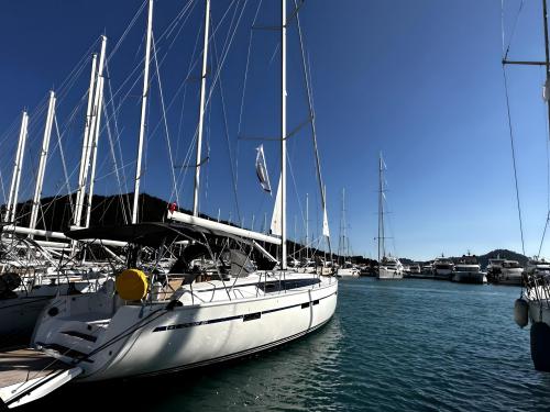 Sailing boat Bavaria 46 Cruiser for rent in Goecek