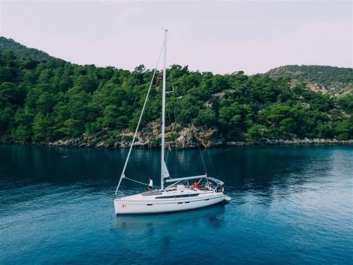 Sailboat Bavaria 46 Cruiser for rent in Ece Saray Marina