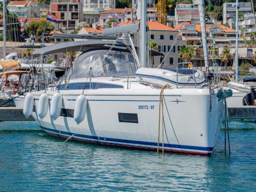 Yacht Bavaria 46 Cruiser chartern in ACI Marina Split