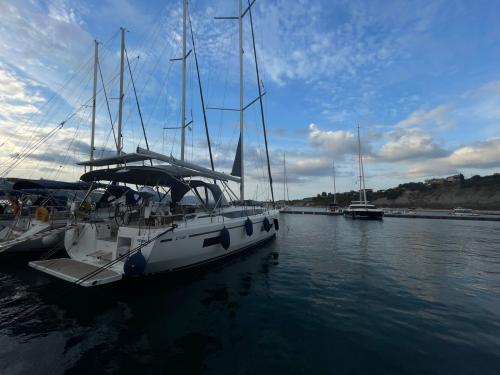 Segelyacht Bavaria 46 Cruiser Yachtcharter in Palairos