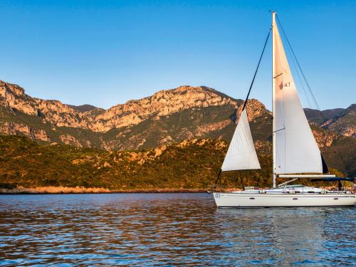 Segelyacht Bavaria 47 Cruiser Yachtcharter in Kallithea