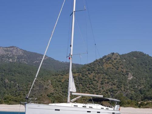 Sailing boat Bavaria 50 Cruiser for rent in Rhodes Marina