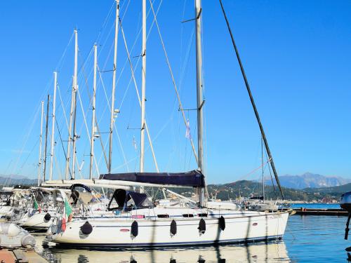 Sailboat Bavaria 50 Cruiser for rent in Fezzano di Portovenere