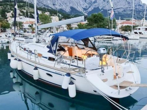 Sailing yacht Bavaria 50 Cruiser for hire in Preveza