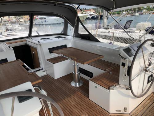 Yacht Bavaria 50 Cruiser available for charter in Vrsar