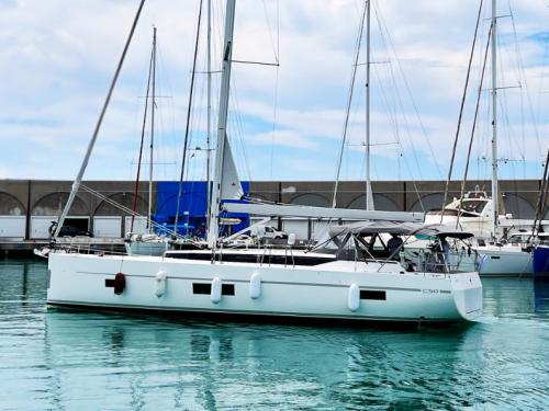 Yacht Bavaria 50 Cruiser for rent in Cecina