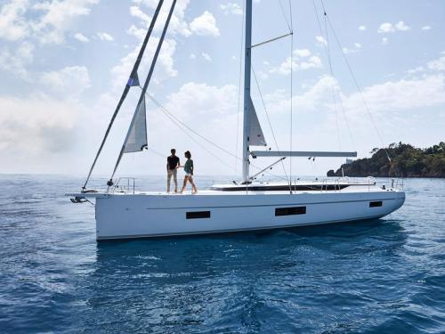 Sailboat Bavaria 50 Cruiser for rent in Volos