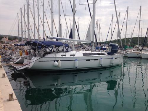 Yacht Bavaria 51 Cruiser chartern in Marina Frapa