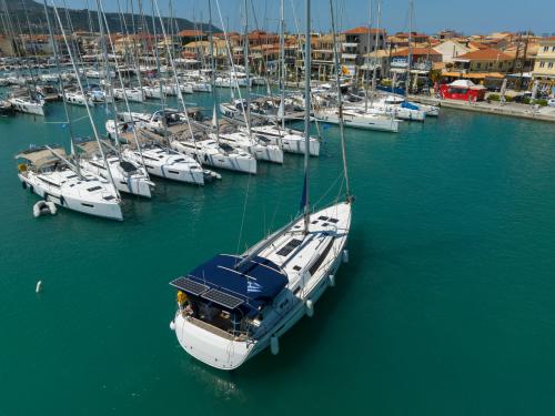 Yacht Bavaria 51 Cruiser available for charter in Lefkas