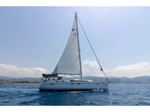 Yacht Bavaria 51 Cruiser available for charter in Marina di Portorosa