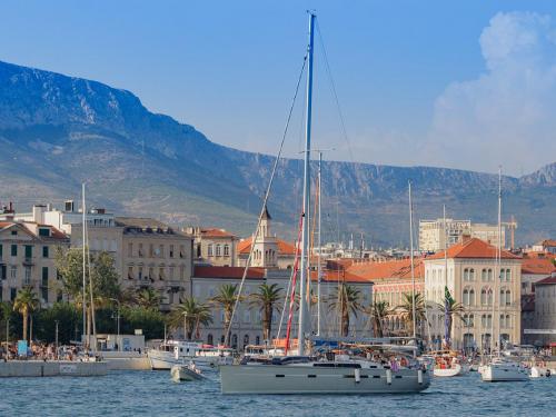 Yacht Bavaria 55 Cruiser for rent in ACI Marina Split