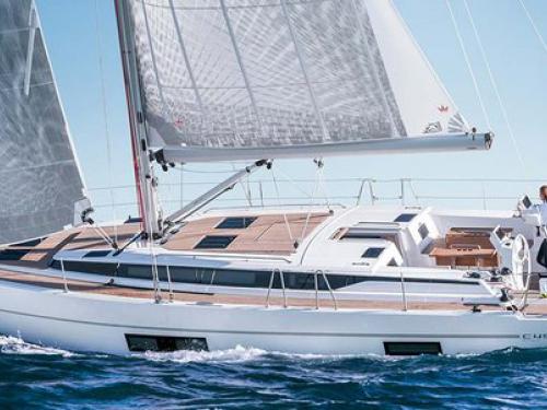 Yacht Bavaria 57 Cruiser for rent in Alimos Marina Kalamaki