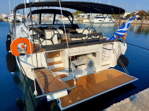 Sailing yacht Bavaria 57 Cruiser for rent in Alimos Marina Kalamaki