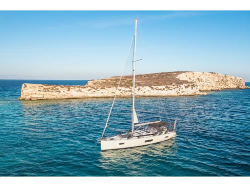 Yacht Bavaria 57 Cruiser available for charter in Kos City