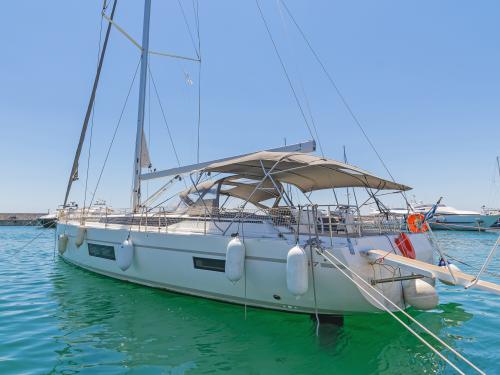Yacht Bavaria 57 Cruiser for rent in Athens