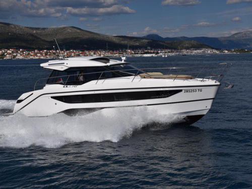 Sailing yacht Bavaria SR 36 for rent in SCT Marina Trogir