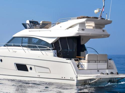 Yacht Bavaria Virtess 420 Fly Yachtcharter in Seget