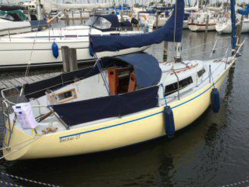 Sailing yacht Becker 27 for rent in Marina Stavoren
