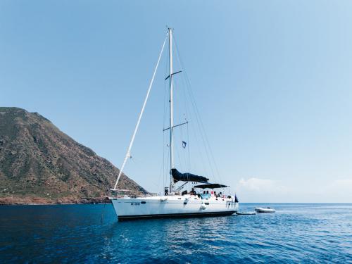 Segelyacht Beneteau 50 chartern in Capo d Orlando Marina