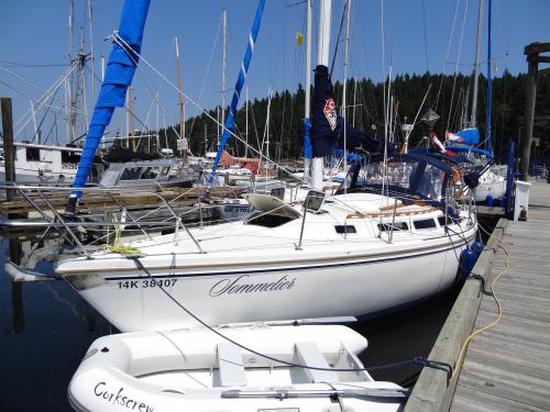 Sailing boat Catalina 30 available for charter in Nanaimo