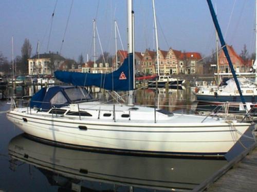 Yacht Catalina 36 - Sailboat Charter Kungsviken