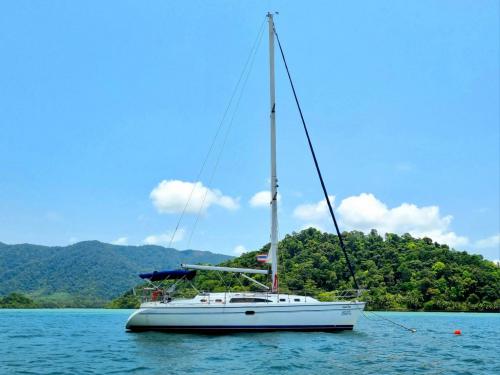 Yacht Catalina 375 for rent in Ko Chang