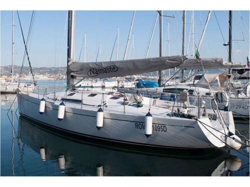 Sailing yacht Comet 41 Sport available for charter in Fezzano