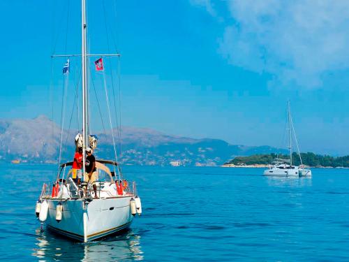 Sailing boat Cyclades 39.3 for rent in Kerkira