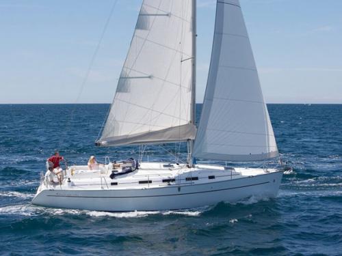 Yacht Cyclades 39.3 for rent in Marina Dalmacija