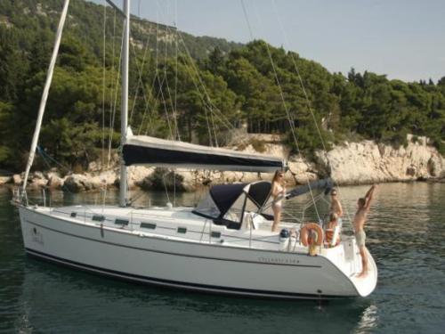 Yacht Cyclades 43.4 - Sailboat Charter Hyeres