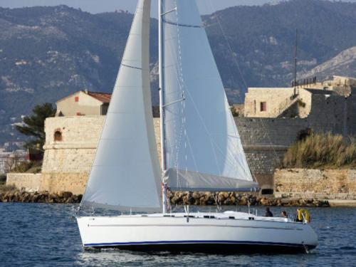 Sailing boat Cyclades 43.4 for rent in Msida Sailing boat Cyclades 43.4 for rent in Msida