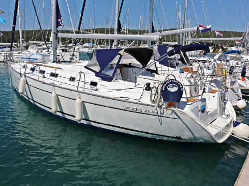 Segelboot Cyclades 43.4 chartern in Marina Dalmacija