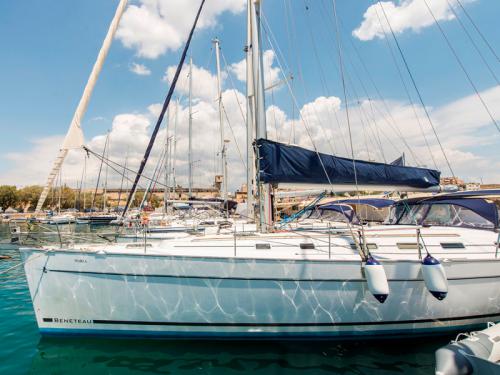 Sailboat Cyclades 50.5 for hire in Port Lavrio