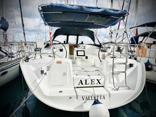 Yacht Cyclades 50.5 for rent in Bonifacio