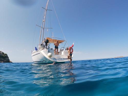 Sailing boat Cyclades 50.5 for hire in Portimao