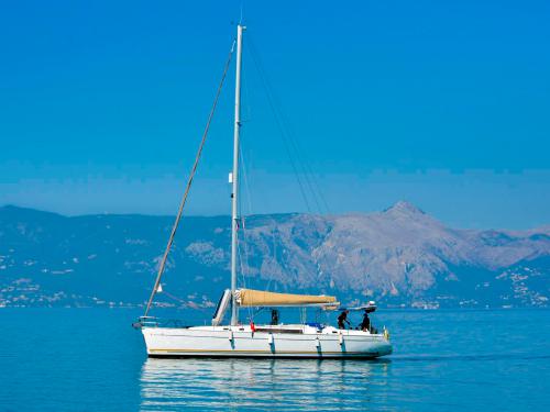 Sailing yacht Cyclades 50.5 for rent in Kerkira