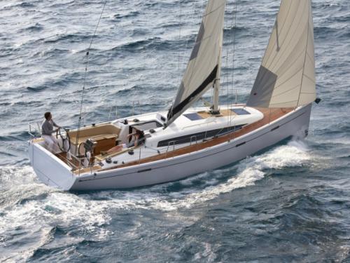 Sailing boat Dehler 38 for charter in Port Crouesty