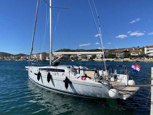 Segelyacht Dehler 38 SQ chartern in Jezera