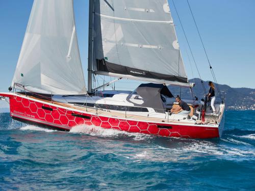 Sailing yacht Dehler 38 SQ for hire in Rovinj