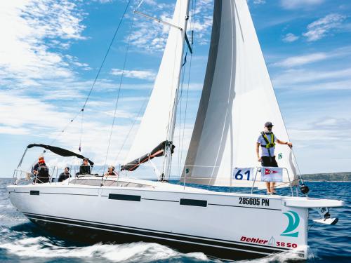 Yacht Dehler 38 SQ chartern in Marina Punat