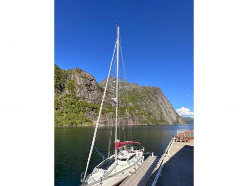 Yacht Delphia 40 available for charter in Marina Eidkjosen