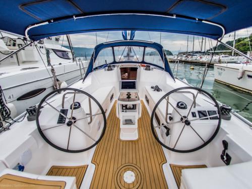 Sailing boat Delta 41 for rent in Paraty