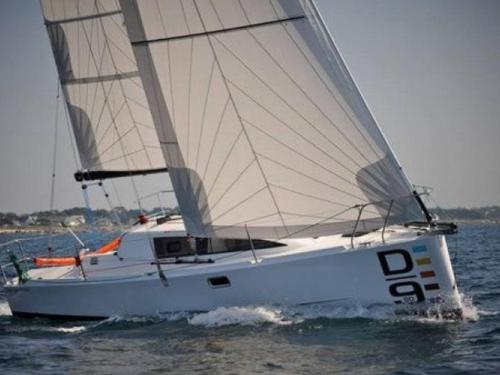 Segelyacht Django 9.80 Yachtcharter in La Trinite sur Mer Hafen