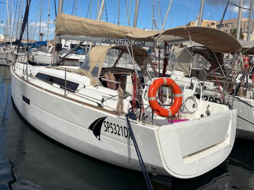 Sailing yacht Dufour 310 Grand Large for hire in Palermo