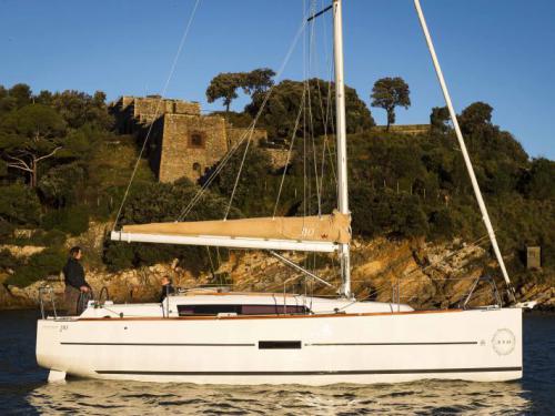 Yacht Dufour 310 Grand Large for charter in Bandol
