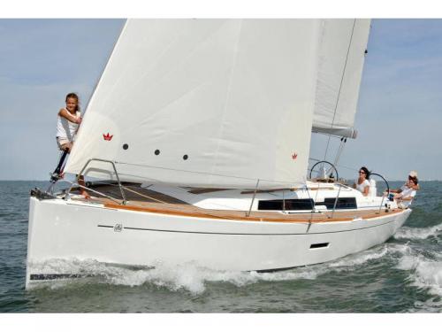 Yacht Dufour 335 available for charter in Seget