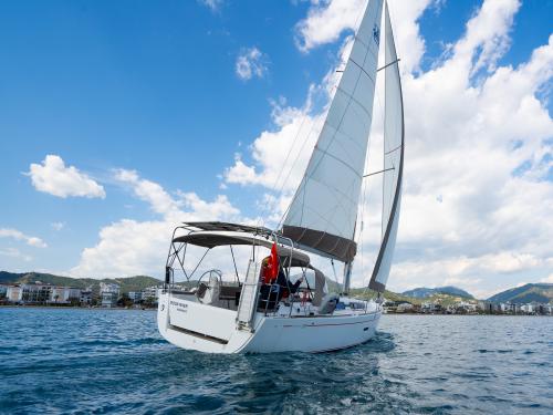 Yacht Dufour 335 Grand Large for rent in Albatros Marina