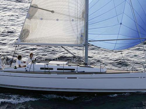Yacht Dufour 34 for charter in Marina Kernevel