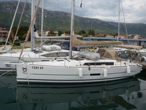 Sailing yacht Dufour 350 Grand Large available for charter in Marina Kastela